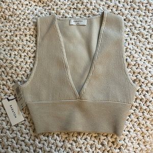 NWT Aritzia Sculpt Knit Deep V Top Size XS